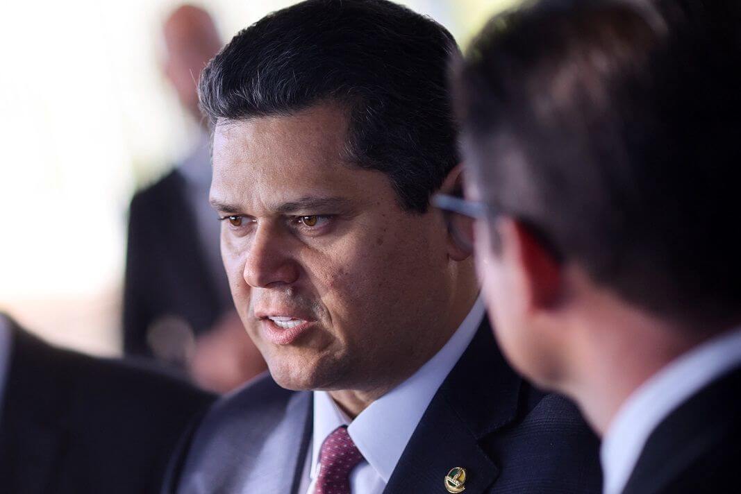 Alcolumbre sinaliza que votação de Messias para o STF deve ocorrer em 2026