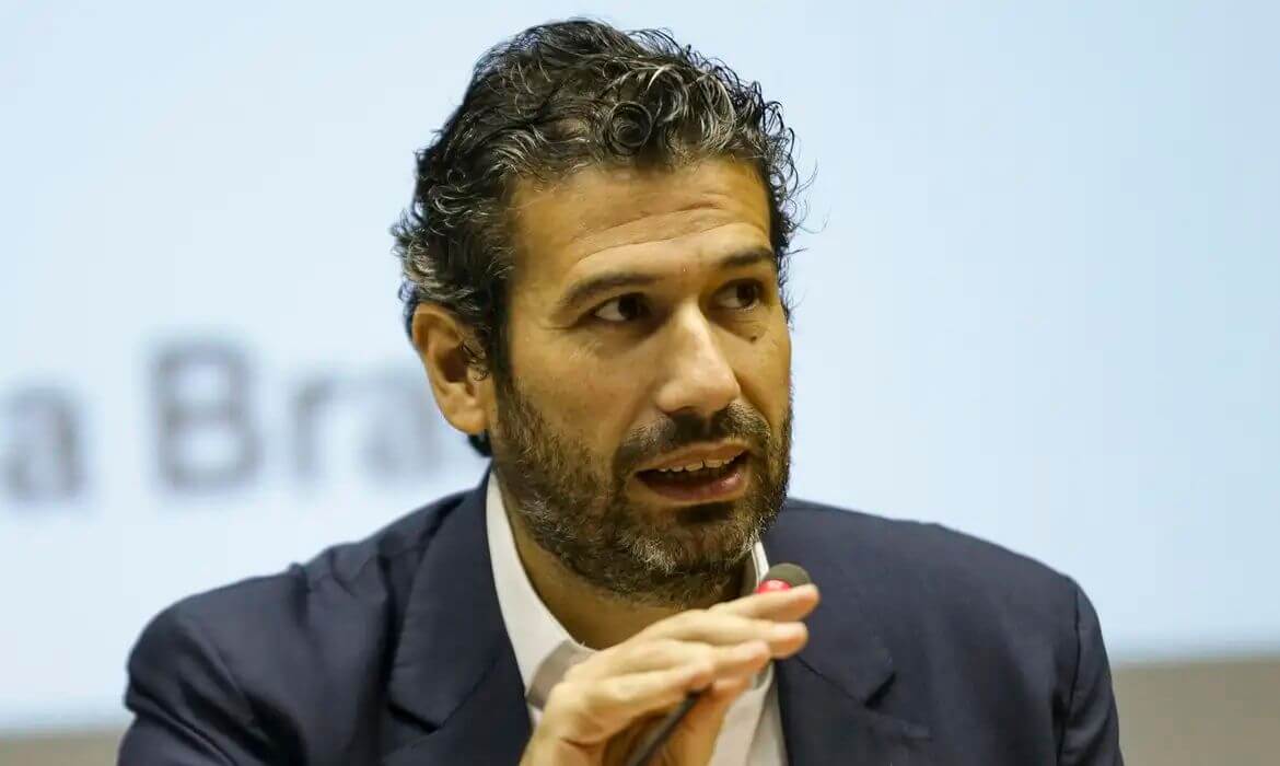 Crédito consignado a trabalhadores privados deve somar R$ 100 bi em 2025, diz secretário