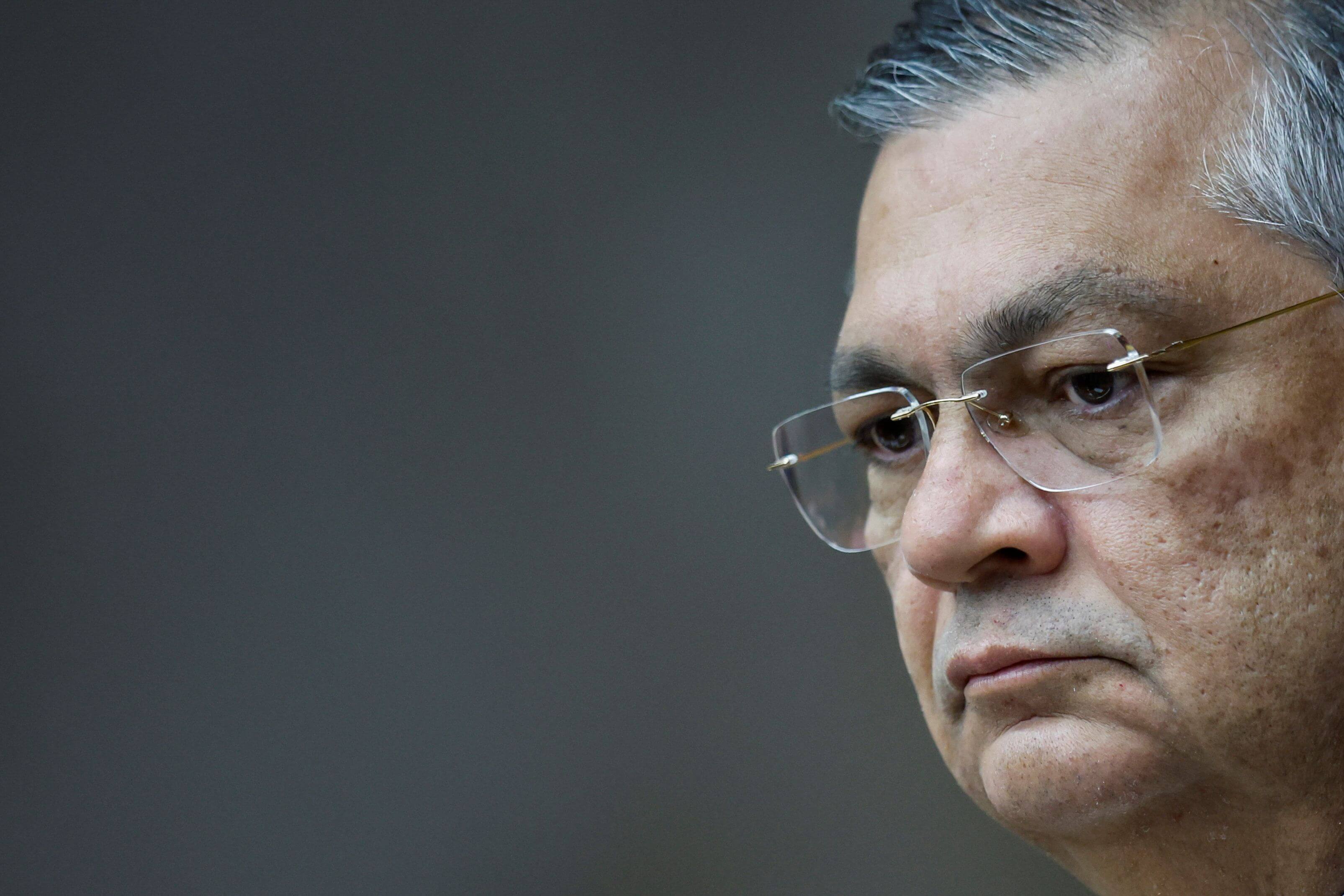 Dino impede emendas de Eduardo Bolsonaro e Ramagem por estarem no exterior